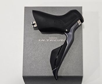 Używany Shimano Ultegra Di2 12-speed Right Dual Control Lever bike