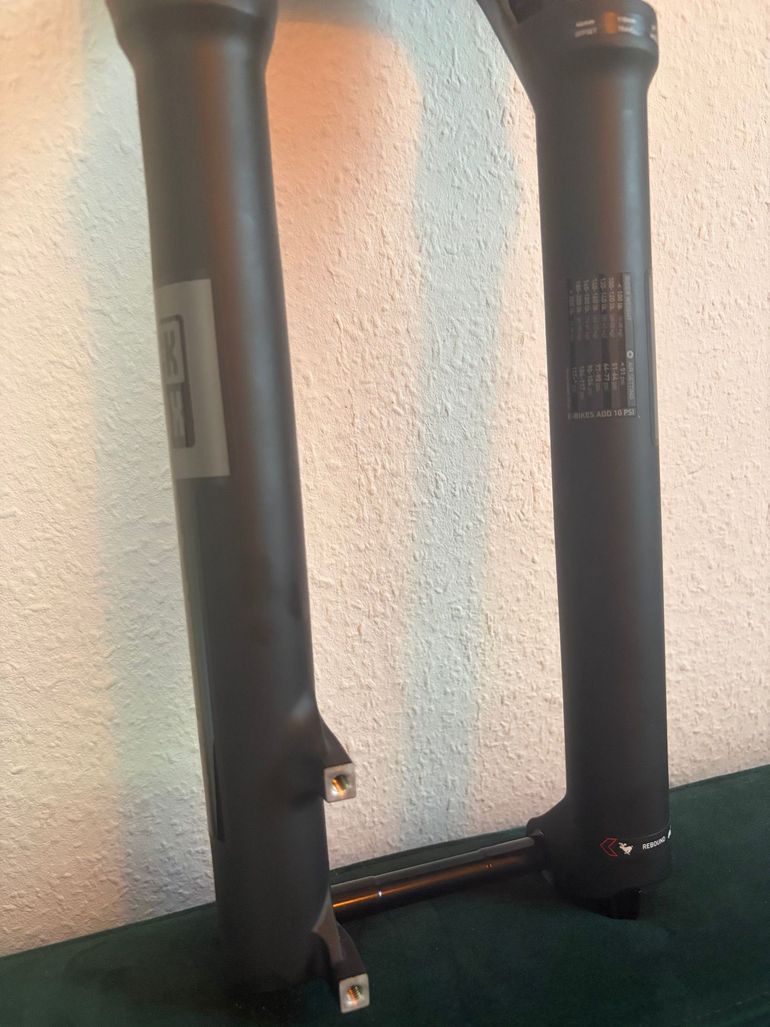 Used RockShox REBA 110mm 2025 bike — image 8 of 9
