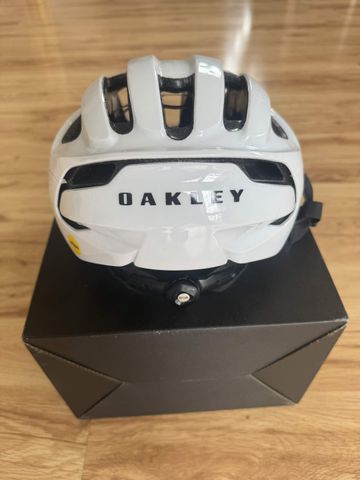 Używany Oakley Aro3 MIPS Helmet bike — zdjęcie 3 z 4