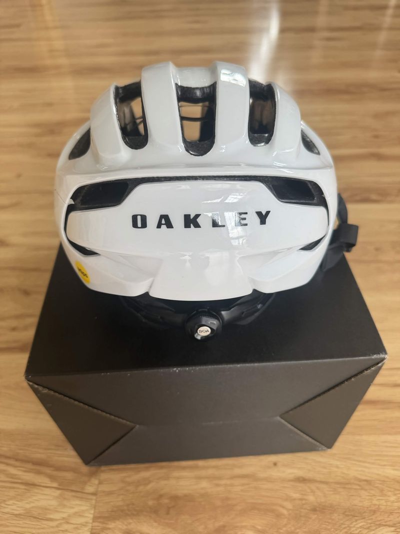 Używany Oakley Aro3 MIPS Helmet bike — zdjęcie 3 z 4