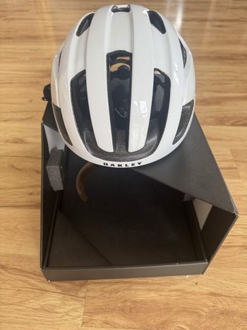 Używany Oakley Aro3 MIPS Helmet bike — zdjęcie 4 z 4