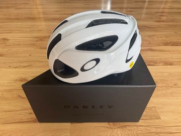 Używany Oakley Aro3 MIPS Helmet bike — zdjęcie 1 z 4