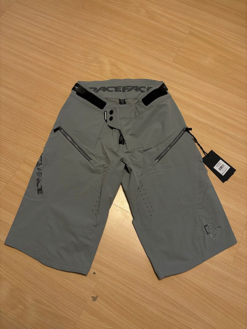 Tweedehands Race Face Pant Short Indy Grau M Cycling Clothing