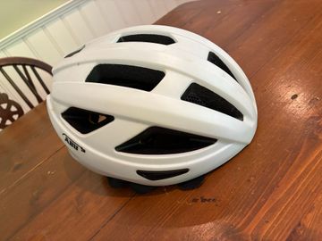 Used ABUS FIETSHELM 2022 bike — image 6 of 6