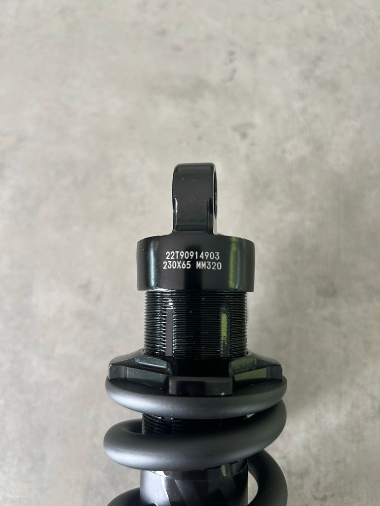 Używany RockShox Super Deluxe Coil Ultimate 230x65mm bike — zdjęcie 3 z 7