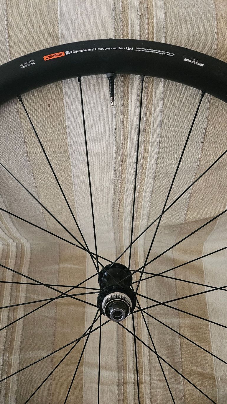 Używany Shimano GRX WH-RX880 C32 Carbon 2025 bike — zdjęcie 4 z 5