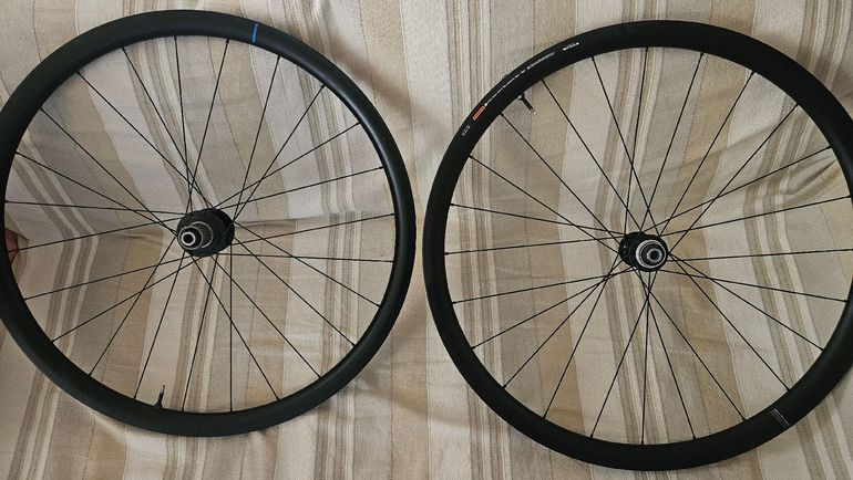 Używany Shimano GRX WH-RX880 C32 Carbon 2025 bike — zdjęcie 1 z 5