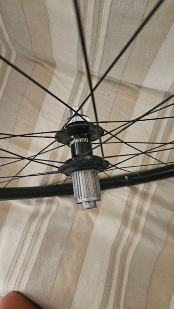 Używany Shimano GRX WH-RX880 C32 Carbon 2025 bike — zdjęcie 2 z 5