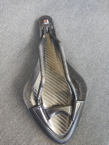 Brugt Fizik Arione R1 Carbon braided Saddle bike — billede 6 af 6