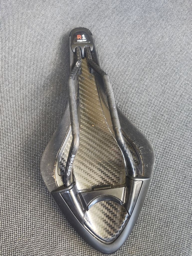 Brugt Fizik Arione R1 Carbon braided Saddle bike — billede 6 af 6
