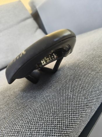 Brugt Fizik Arione R1 Carbon braided Saddle bike — billede 4 af 6