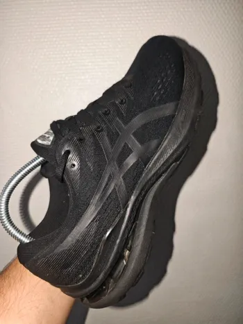 Używany Asics GEL-KAYANO 28 bike