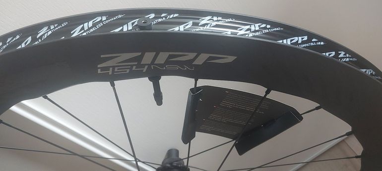Używany Zipp 454 NSW Wheelset bike — zdjęcie 5 z 5
