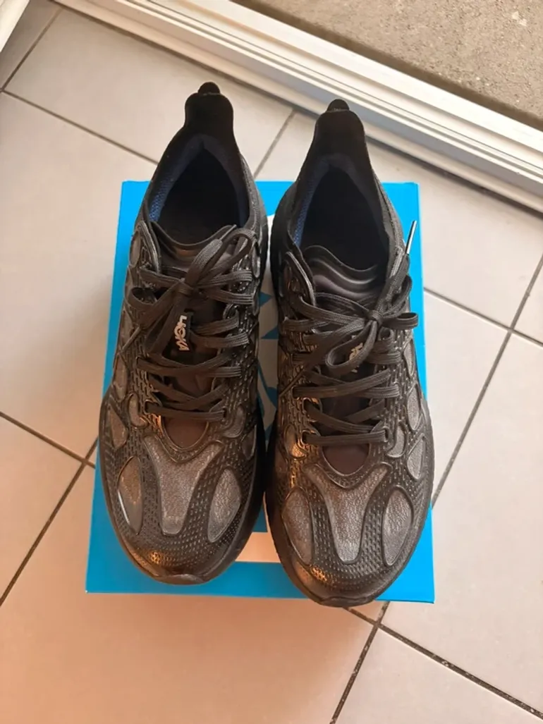 Used Hoka full black bike — image 4 of 6