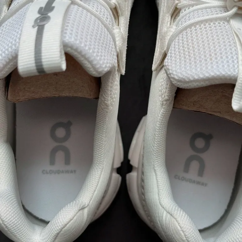 Used White Cloudaway bike — image 10 of 15
