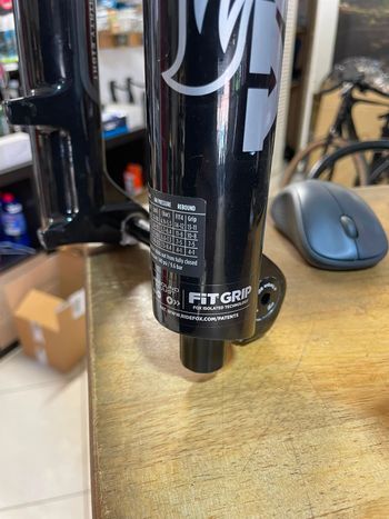Używany Fox 38 Performance Fork 2025 bike — zdjęcie 3 z 5