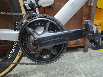 Używany Shimano Ultegra FC-R8100-P 172.5mm 52/36 Drivetrain & Pedals
