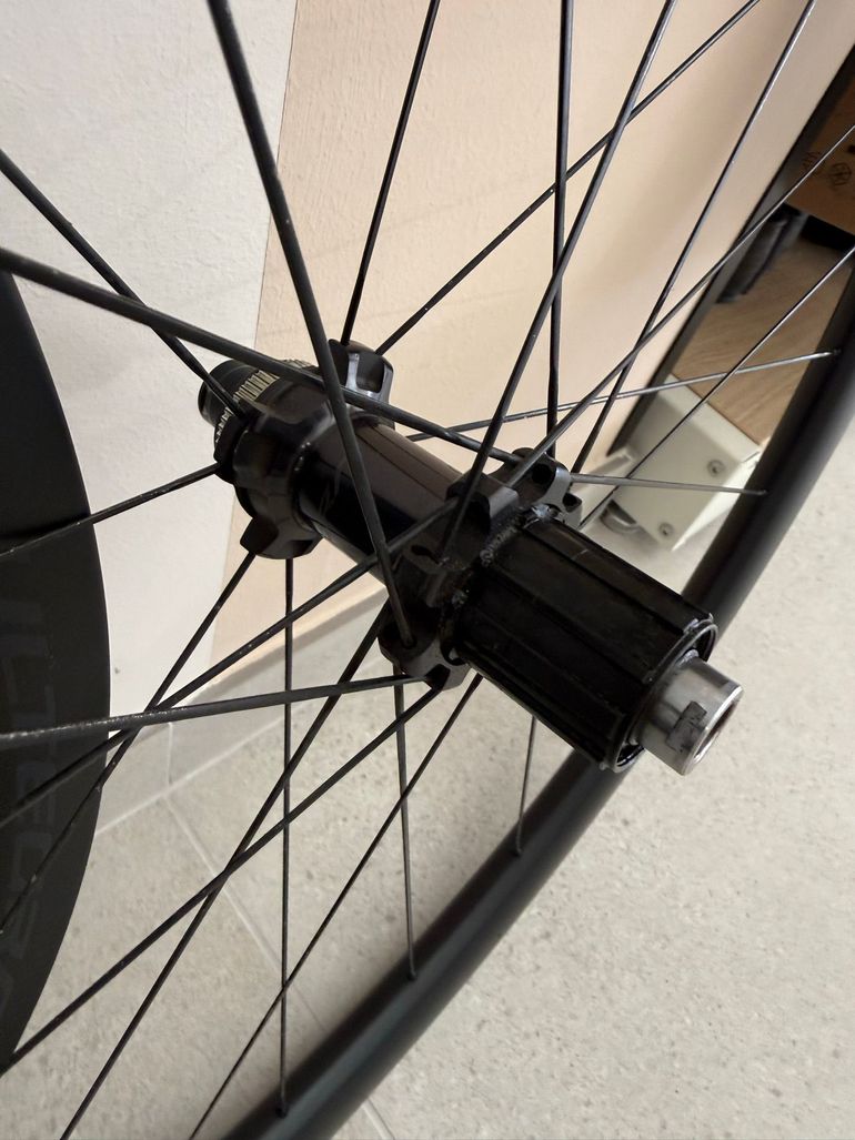 Używany Shimano WH-R8170 C36 Carbon Wheelset 2024 bike — zdjęcie 3 z 5