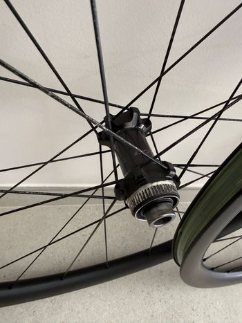 Używany Shimano WH-R8170 C36 Carbon Wheelset 2024 bike — zdjęcie 4 z 5