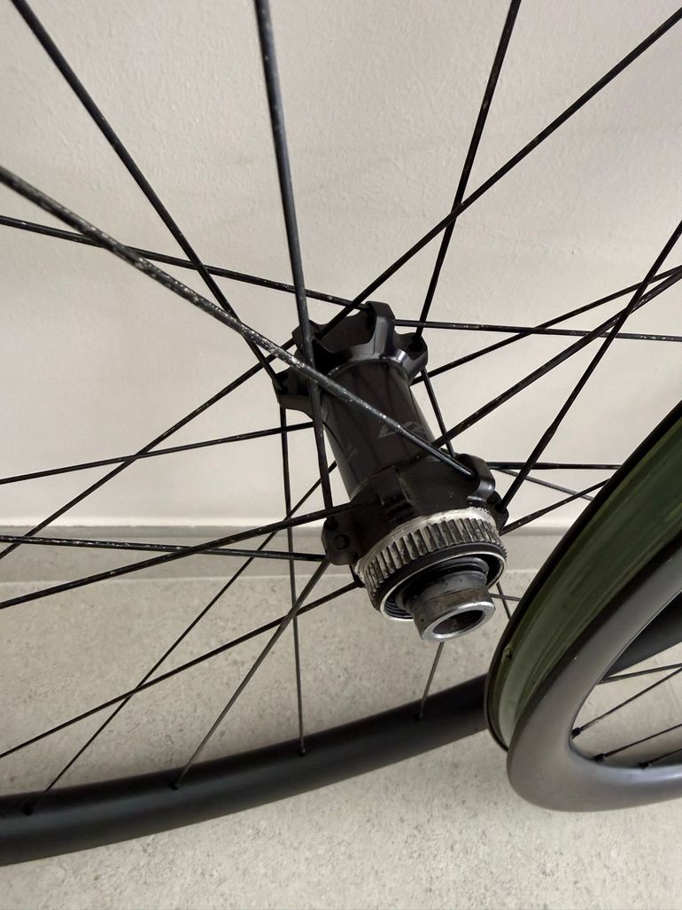 Używany Shimano WH-R8170 C36 Carbon Wheelset 2024 bike — zdjęcie 4 z 5