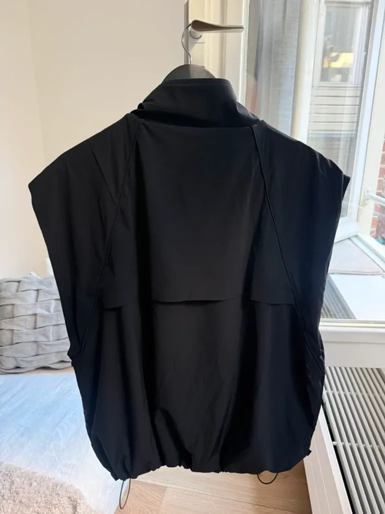 Używany Hope Oversized Stretch Nylon Vest bike — zdjęcie 2 z 5