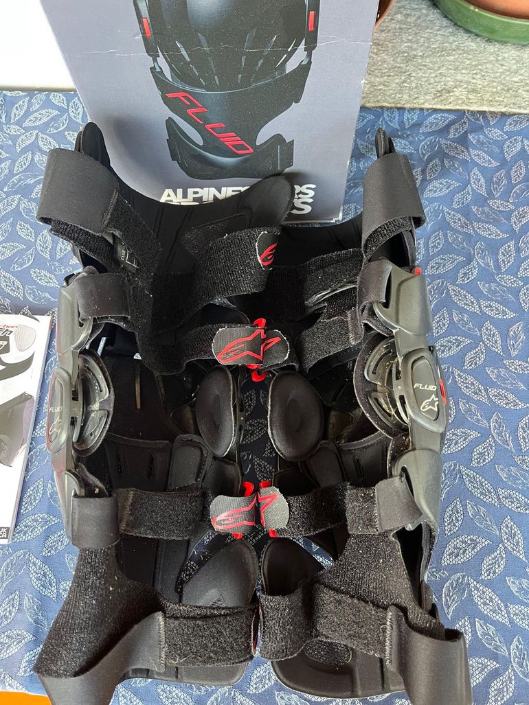 Used Alpinestars Knee Pads 2026 bike — image 2 of 2