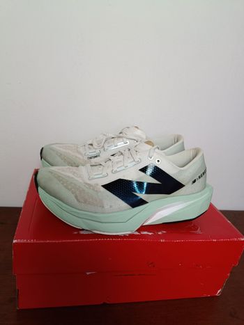 Used New Balance Fuelcell Rebel v4 bike — image 3 of 9