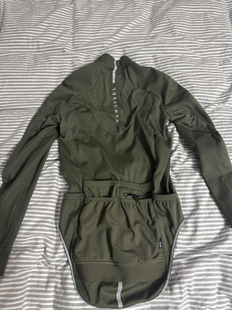 Used Van Rysel rcr Winter Jacket bike — image 2 of 3
