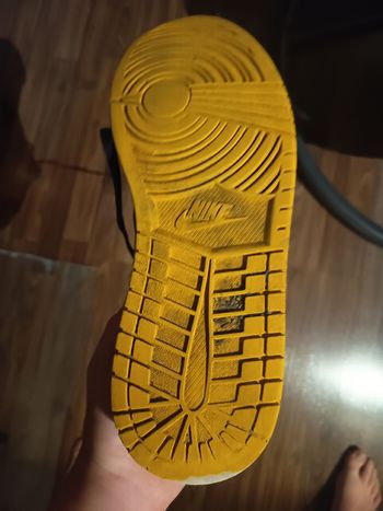 Nike Low Dunks Shoes Yellow bike de segunda mano — imagen 3 de 4