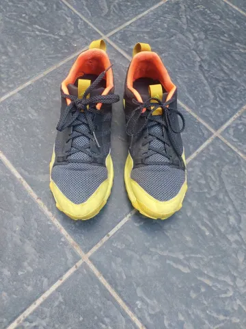 Used Adidas Kanadia 7 Running Shoes