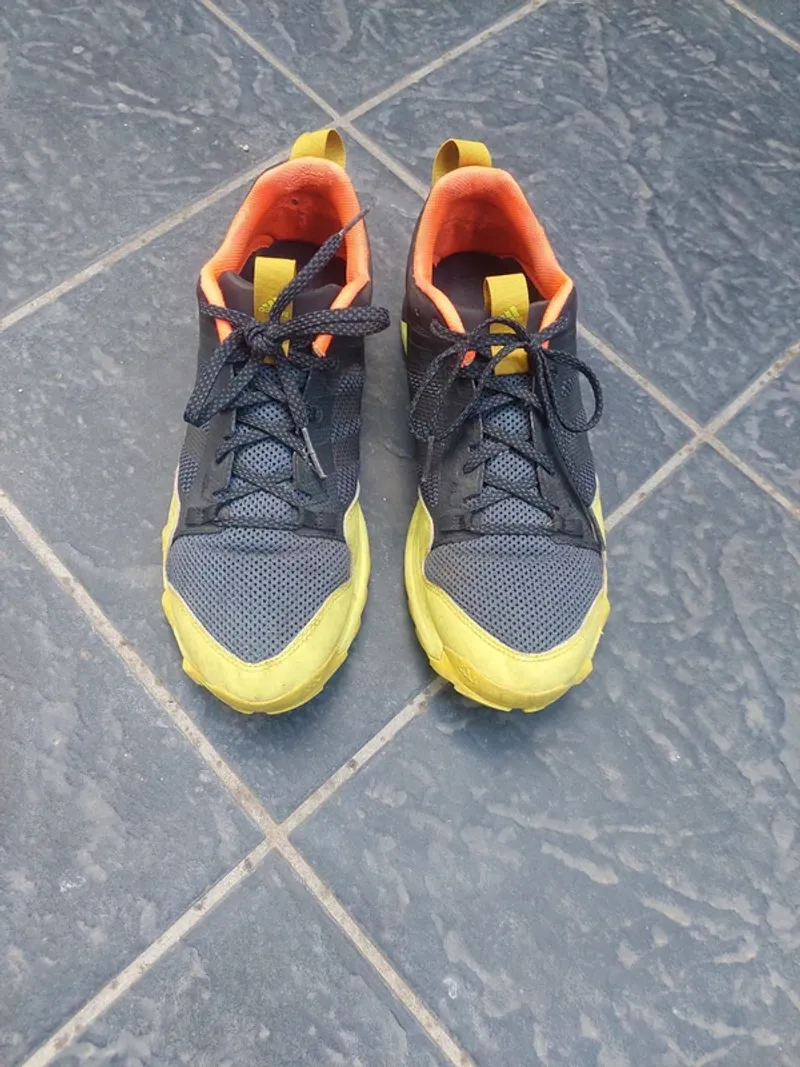 Used Adidas Kanadia 7 Running Shoes