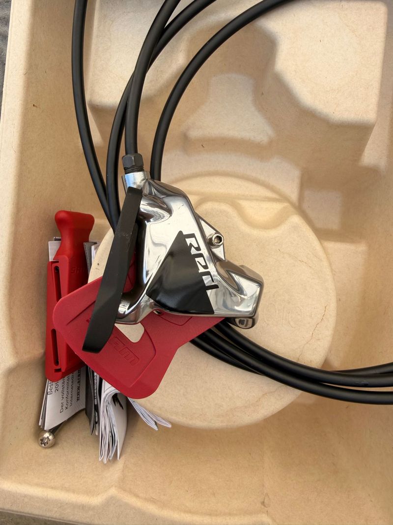 Used Sram Red Levers D1 2023 bike — image 2 of 9