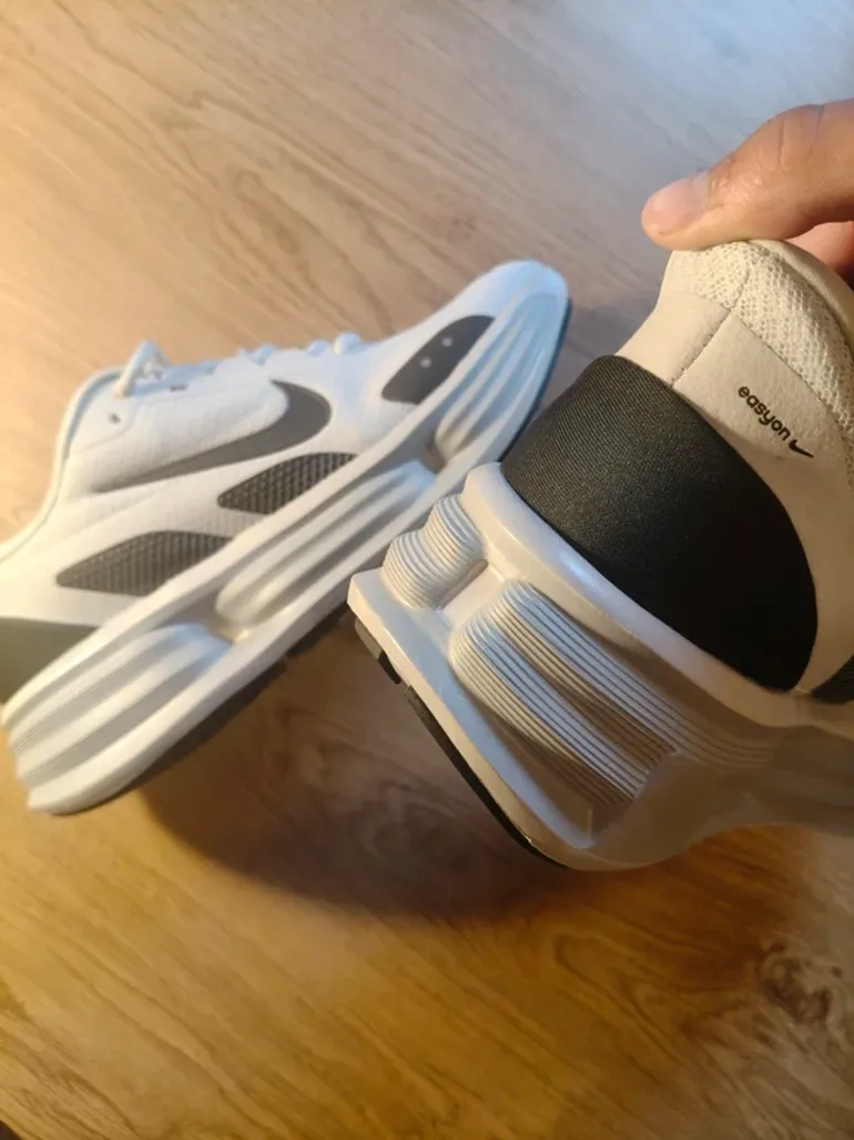 Käytetty Nike running shoes bike — kuva 9 / 9