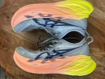 Used Asics Superblast 2 bike — image 2 of 5