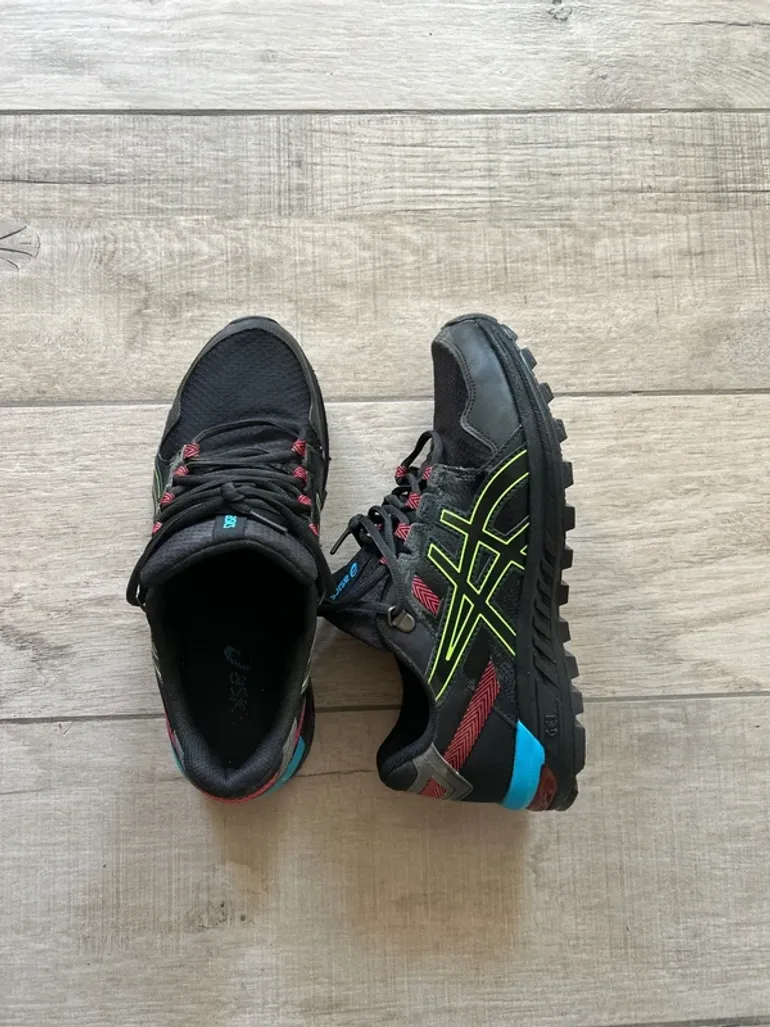 Used Asics Chaussures de sport bike — image 1 of 6