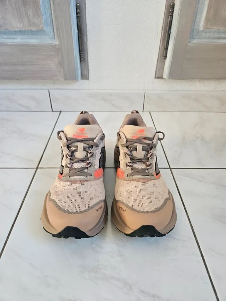 Used New Balance Hierro v9 bike — image 2 of 12