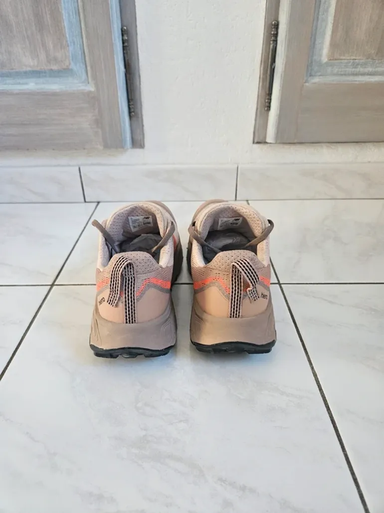 Used New Balance Hierro v9 bike — image 10 of 12