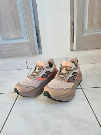 Used New Balance Hierro v9 bike — image 12 of 12