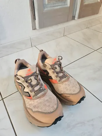 Used New Balance Hierro v9 bike — image 9 of 12