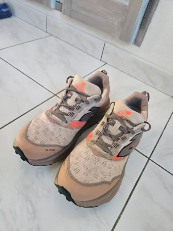 Used New Balance Hierro v9 bike — image 11 of 12
