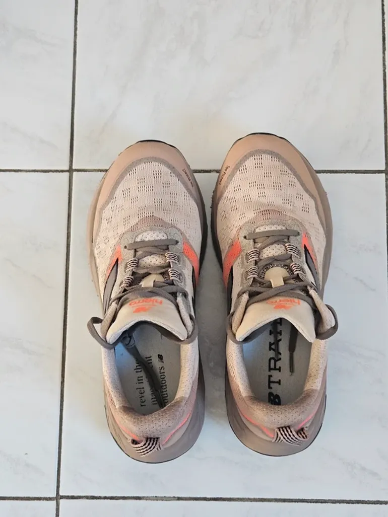 Used New Balance Hierro v9 bike — image 7 of 12
