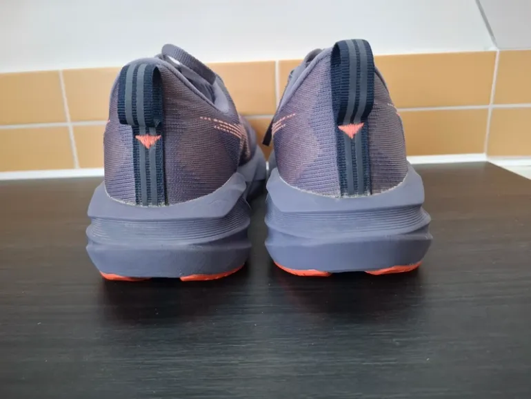 Käytetty Asics Novablast 5 bike — kuva 11 / 13