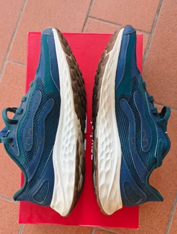 Used New Balance Arishi v4 bike — image 2 of 6