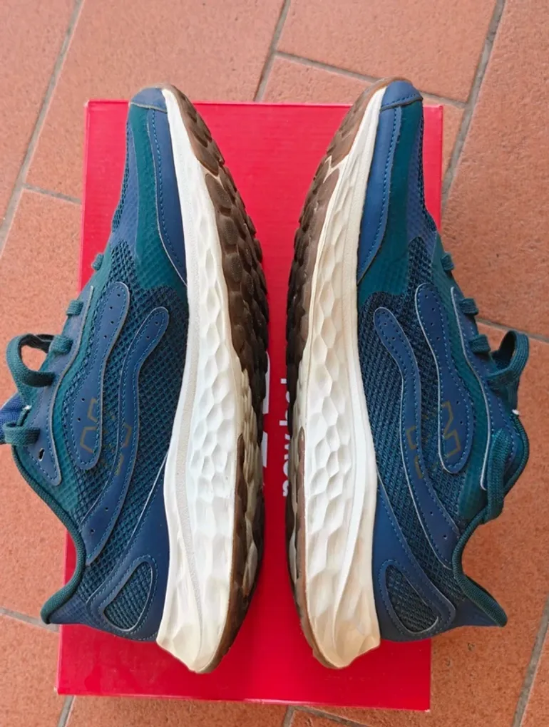 Used New Balance Arishi v4 bike — image 2 of 6