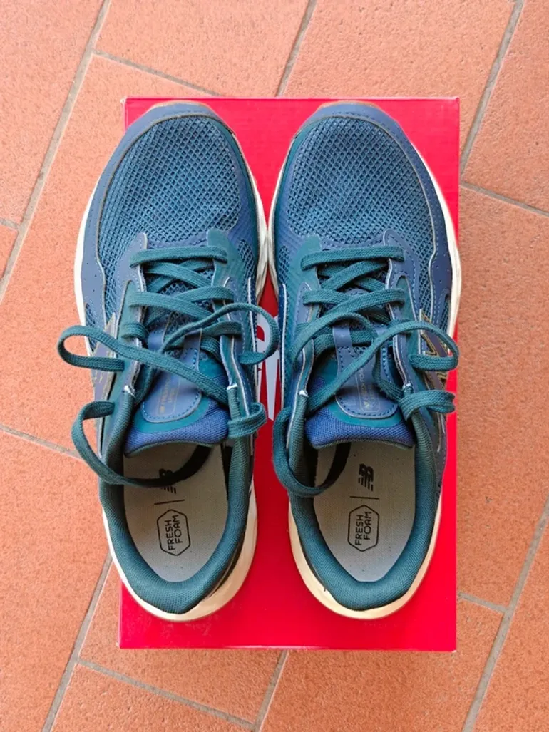 Used New Balance Arishi v4 bike — image 3 of 6
