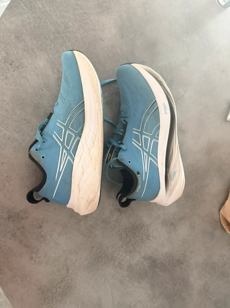 Used Asics Gel Nimbus 26 bike — image 3 of 5