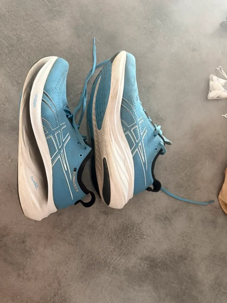 Used Asics Gel Nimbus 26 bike — image 2 of 5