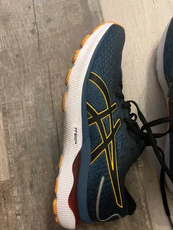 Used Asics Nimbus 24 bike — image 5 of 6