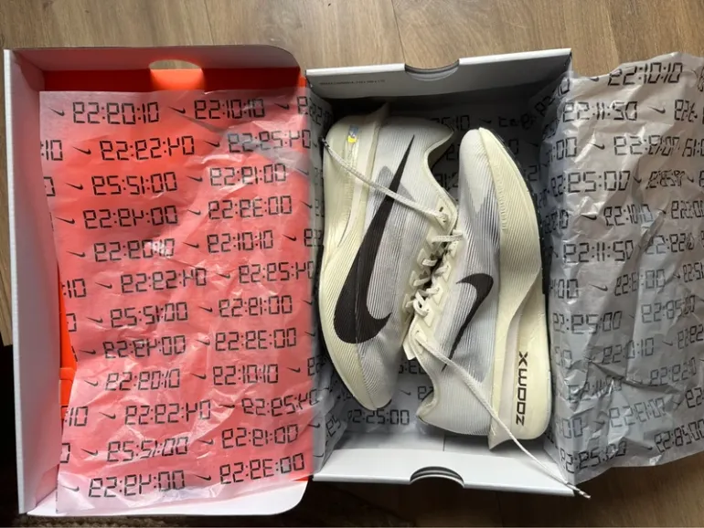 Used Nike Vaporfly Next% 4 bike — image 3 of 4