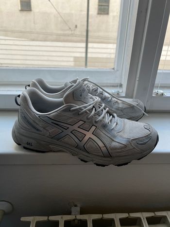 Używany Asics silver running shoes bike